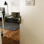 Apartment In Zentraler Lage - Nur Wenige Minuten Zum Und Stadt By Interhome *