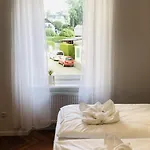 Apartment In Zentraler Lage - Nur Wenige Minuten Zum Und Stadt By Interhome *