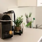 Apartment In Zentraler Lage - Nur Wenige Minuten Zum Und Stadt By Interhome *