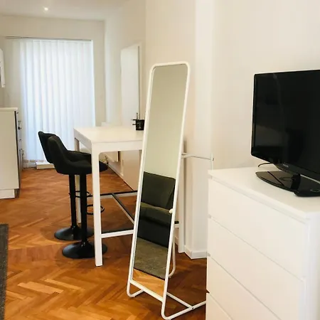 In Zentraler Lage - Nur Wenige Minuten Zum Und Stadt By Interhome Gmunden