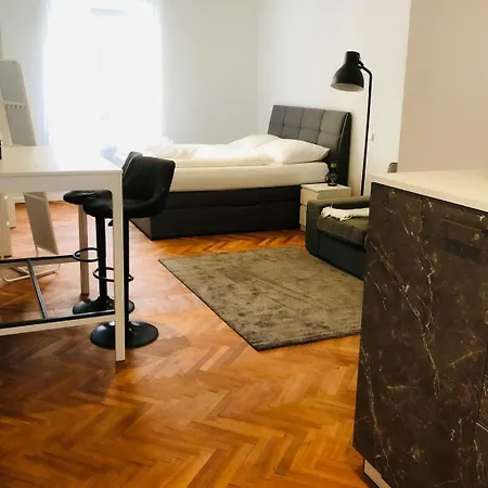 In Zentraler Lage - Nur Wenige Minuten Zum Und Stadt By Interhome