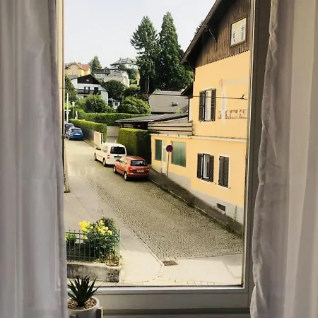 In Zentraler Lage - Nur Wenige Minuten Zum Und Stadt By Interhome *