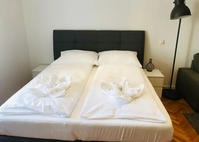 In Zentraler Lage - Nur Wenige Minuten Zum Und Stadt By Interhome Apartment *