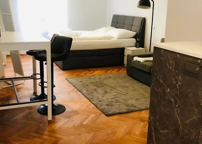 In Zentraler Lage - Nur Wenige Minuten Zum Und Stadt By Interhome