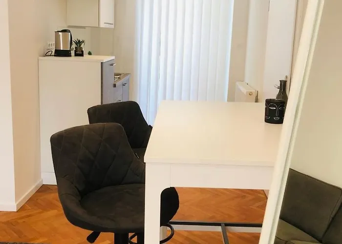 In Zentraler Lage - Nur Wenige Minuten Zum Und Stadt By Interhome Apartment *