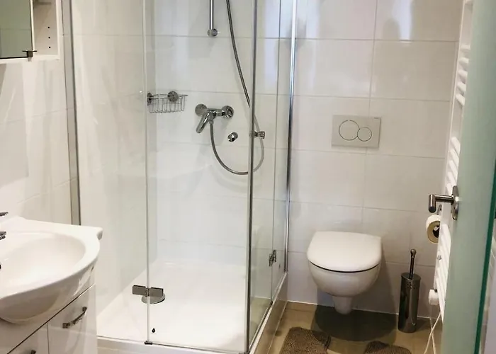 Apartment In Zentraler Lage - Nur Wenige Minuten Zum Und Stadt By Interhome *