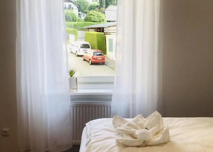 Apartment In Zentraler Lage - Nur Wenige Minuten Zum Und Stadt By Interhome *