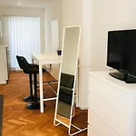 In Zentraler Lage - Nur Wenige Minuten Zum Und Stadt By Interhome Gmunden