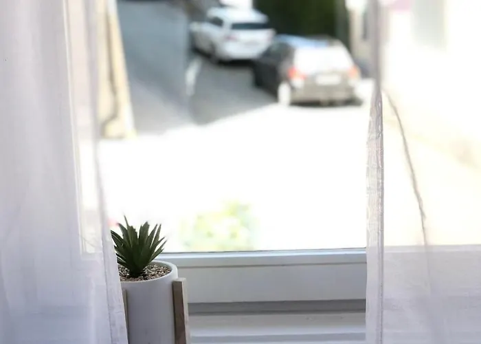 In Zentraler Lage - Nur Wenige Minuten Zum Und Stadt By Interhome Gmunden